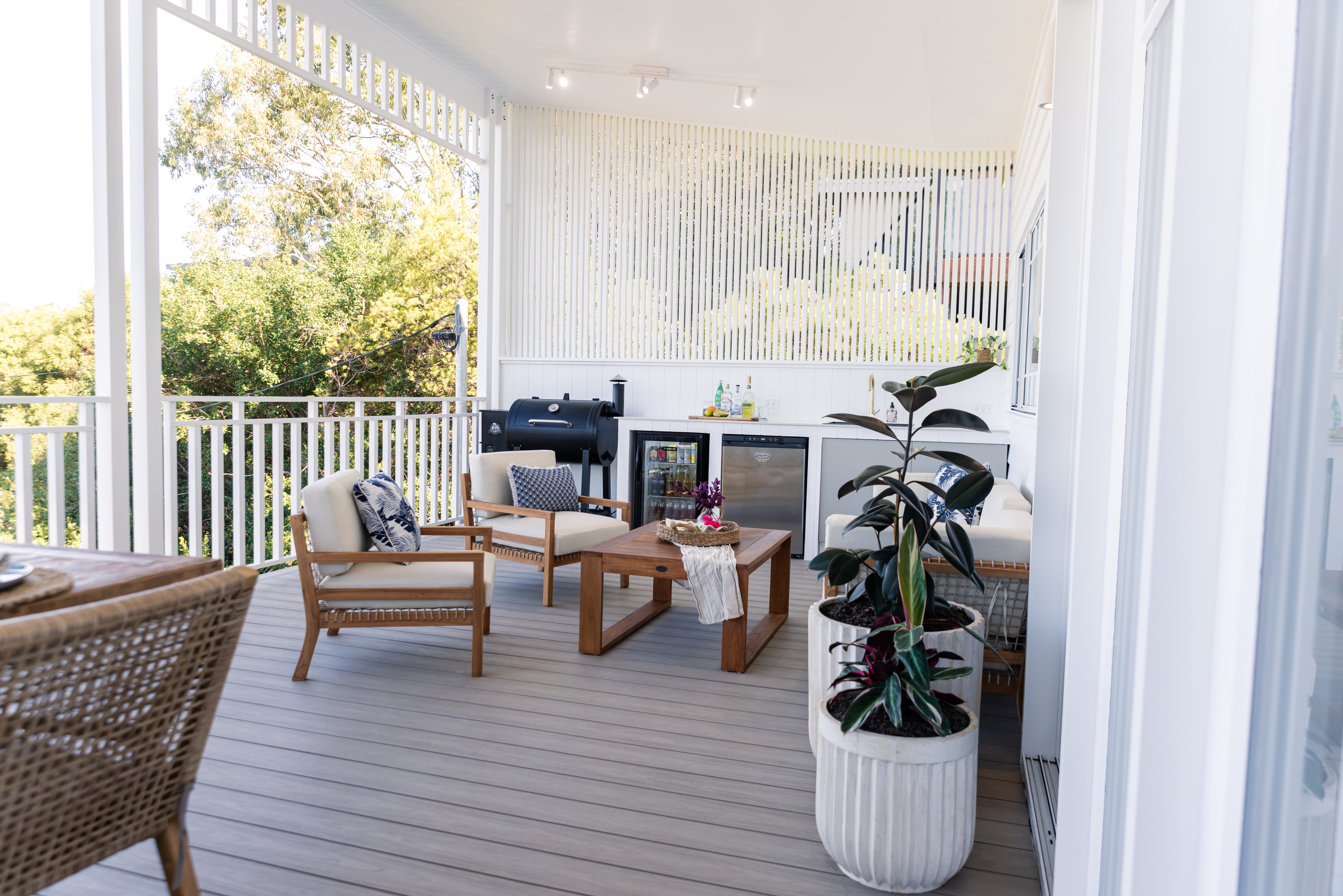 Wangi Wangi House outdoor lounge and barbecue deck